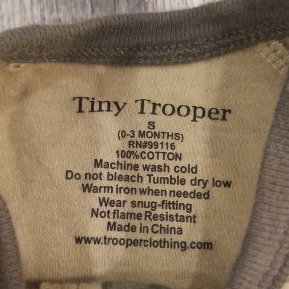 US Army baby button up onesie - Picture 4 of 4